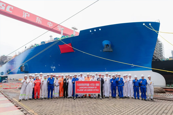 [Good news] The company’s strategy of doubling LNG ship capacity has entered the “fast lane”, reappearing the grand occasion of the simultaneous construction of four ships “Double Dragon” and undocking on the same day.